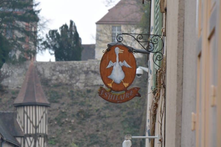 old town – sign of duck, Mar.2015 (Chartres)