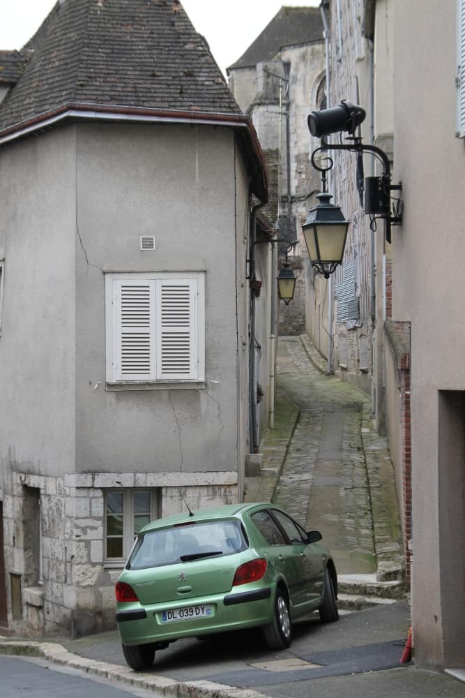 old town – green car, Mar.2015 (Chartres)