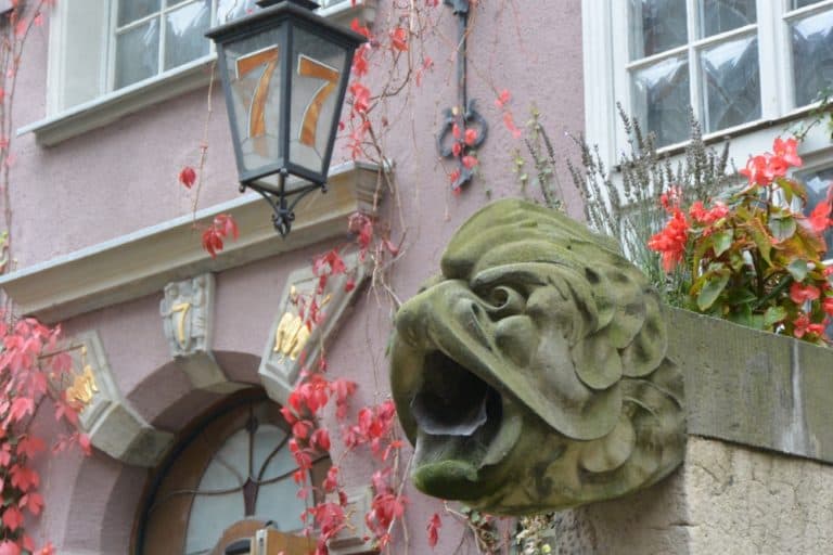 Mariacka – face and lamp, Oct.2015 (Gdansk)