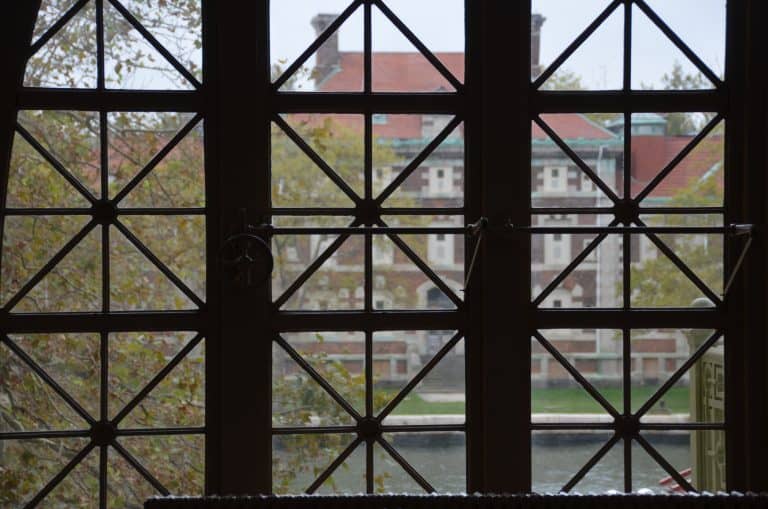 New York, Ellis Island – window, Sept.2016 (Nueva York)