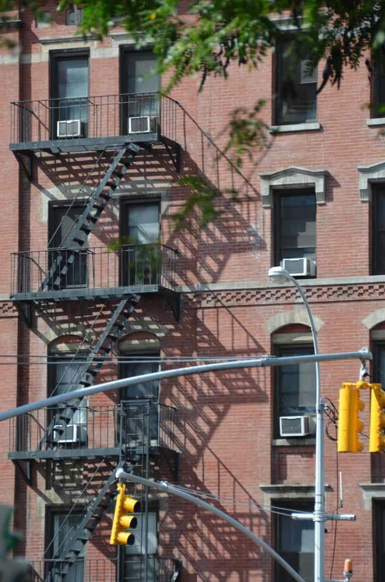New York – building with stairs, Sept.2016 (Nueva York)