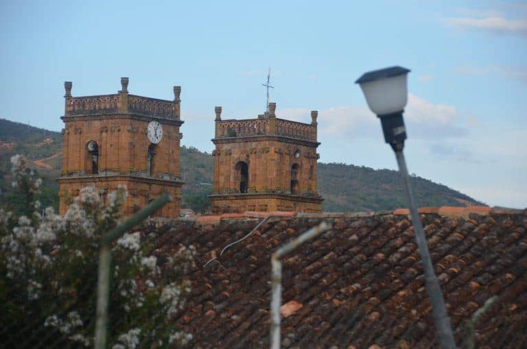 Barichara – church and lamp, Dec.2016 (Barichara)