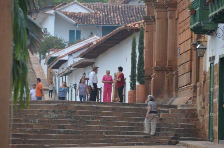 Barichara – people at the stairs, Dec.2016 (Barichara)