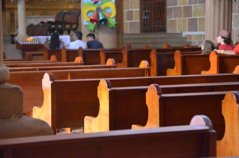 Barichara – benches in the church, Dec.2016 (Barichara)