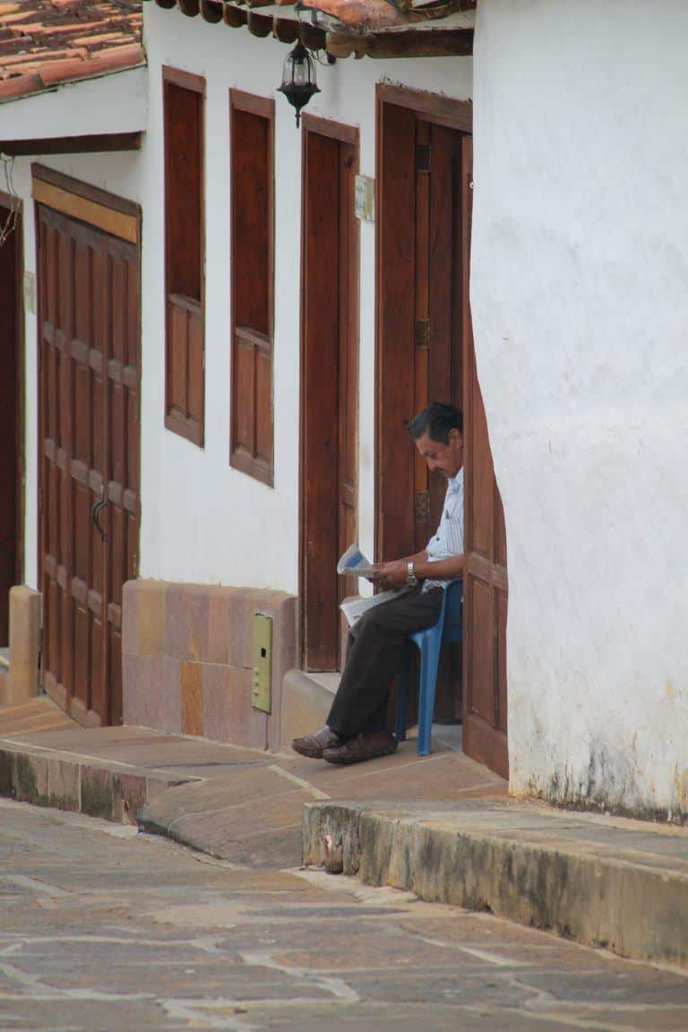 Barichara – sitting man, Dec.2016 (Barichara)