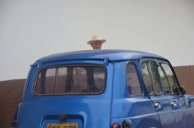 Barichara – blue car, Dec.2016 (Barichara)