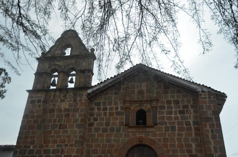 Barichara – church and branches, Dec.2016 (Barichara)