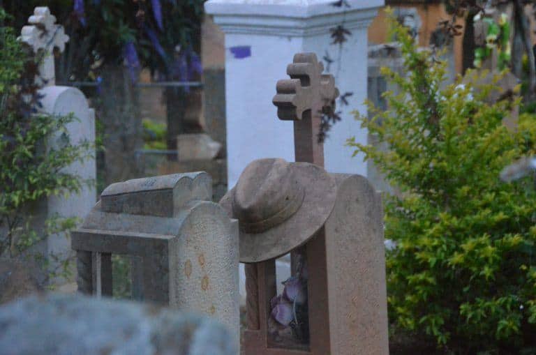 Barichara – hat on the grave stone, Dec.2016 (Barichara)