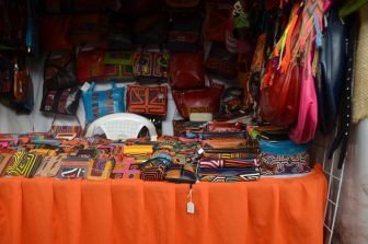 コロンビア、ボゴタのウサケン地区の市場で