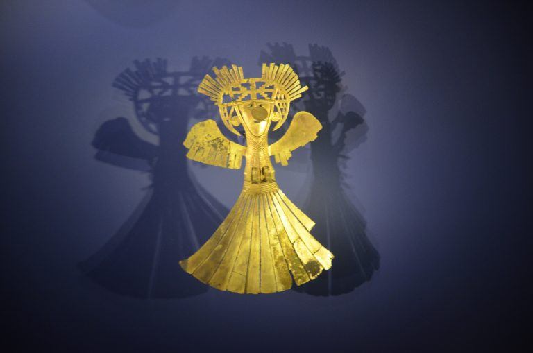 Bogota, Gold Museum – shadows, Dec.2016 (Bogotá)