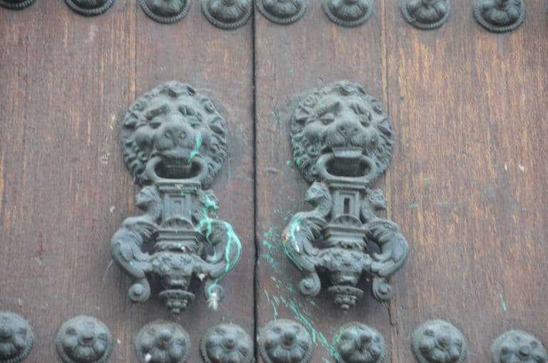 Bogota, La Candelaria – knobs, Dec.2016 (Bogotá)