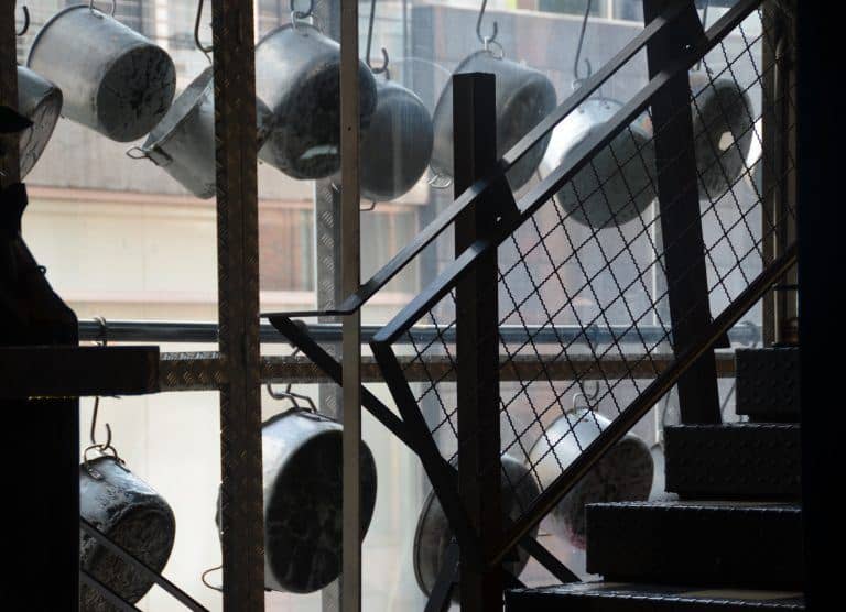 Bogota, restaurant – stairs with pans, Dec.2016 (Bogotá)