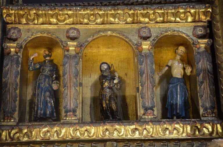 Bogota, Iglesia Santa Clara – three figures, Dec.2016 (Bogota)