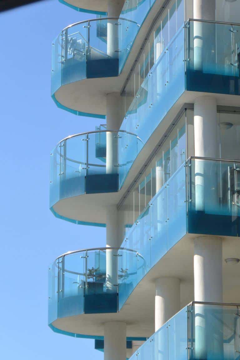 Gibraltar – blue building, Nov.2016