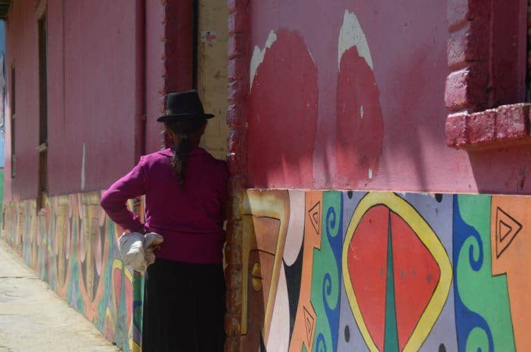 Raquira – woman in pink, Dec.2016 (Ráquila)