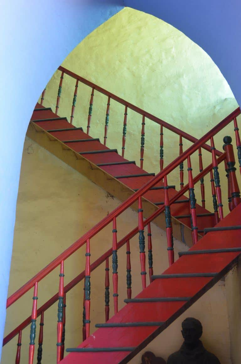 Raquira – stairs in the church, Dec.2016 (Ráquila)