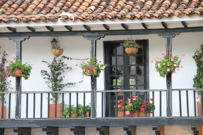 Villa de Leyva – flowers on balcony, Dec.2016 (Villa de Leyva)