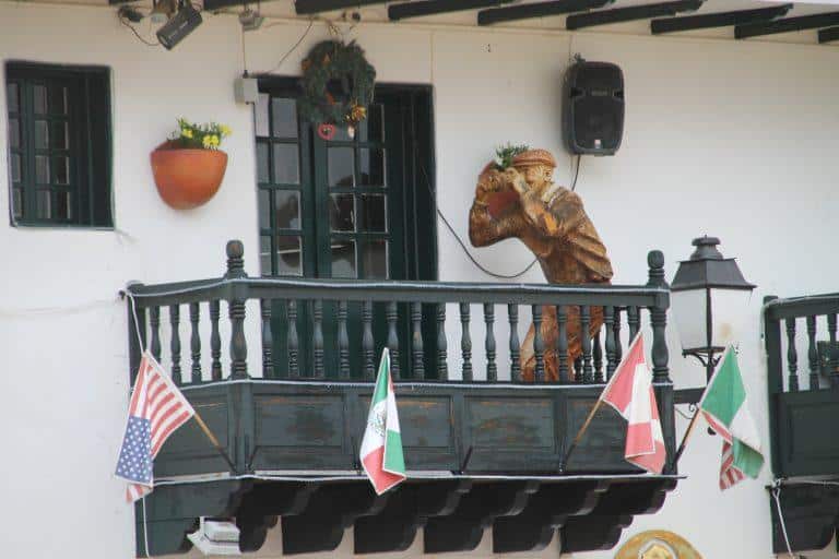 Villa de Leyva – taking a photo, Dec.2016 (Villa de Leyva)