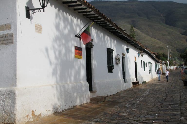 Villa de Leyva – street and shadow, Dec.2016 (Villa de Leyva)