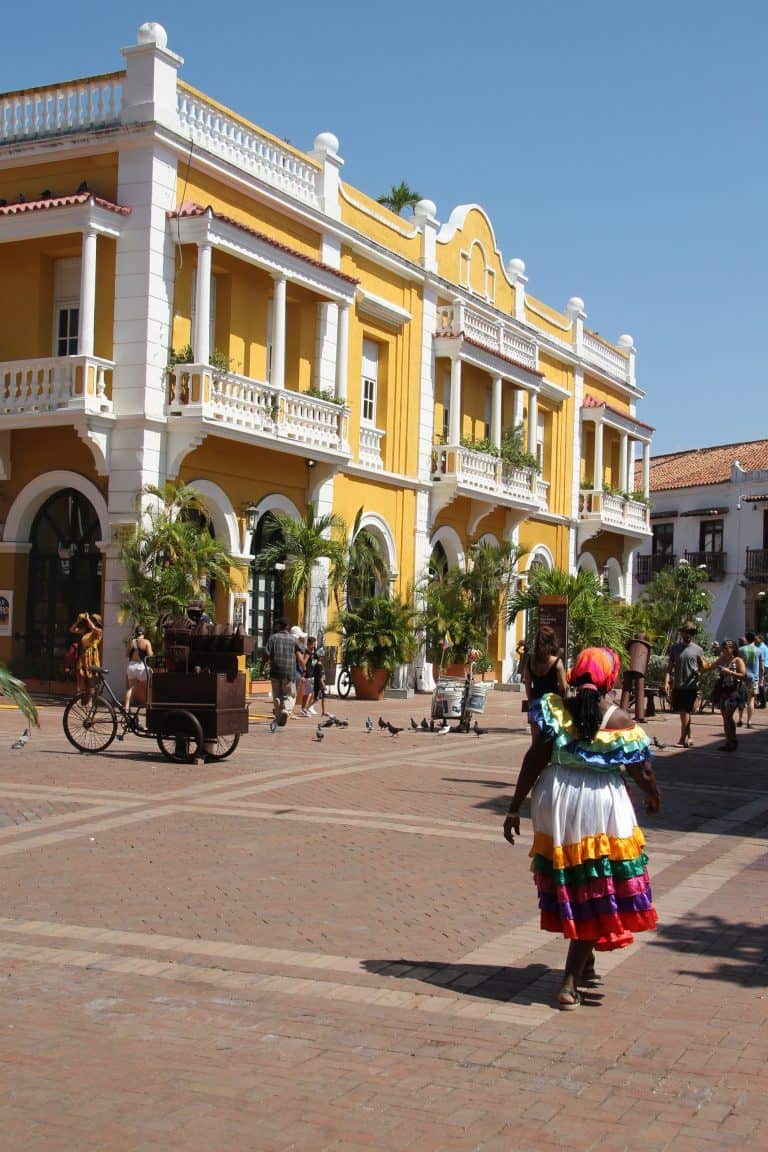 Cartagena – colourful dress, Jan.2017 (Cartagena)