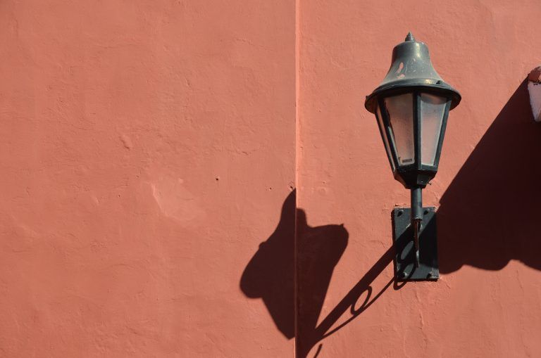 Cartagena – lamp and its shadow, Jan.2017 (Cartagena)