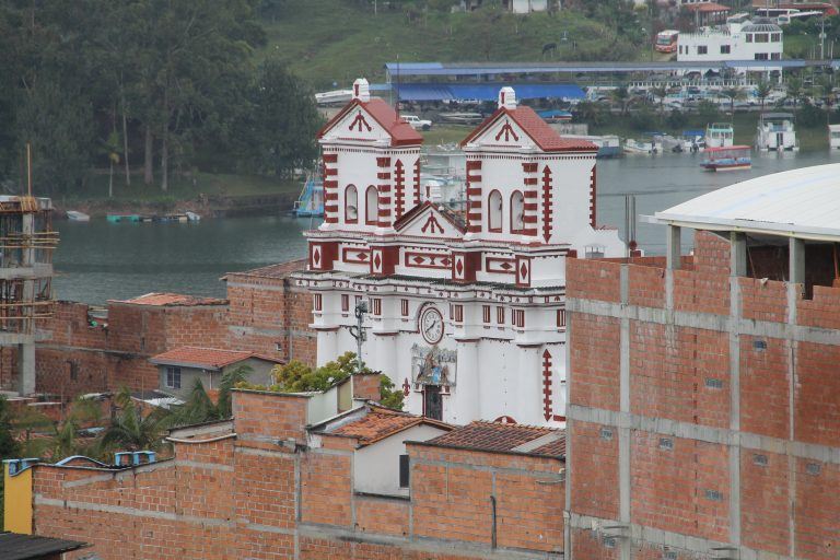 Guatape – church from a distance, Dec.2016 (Guatape)