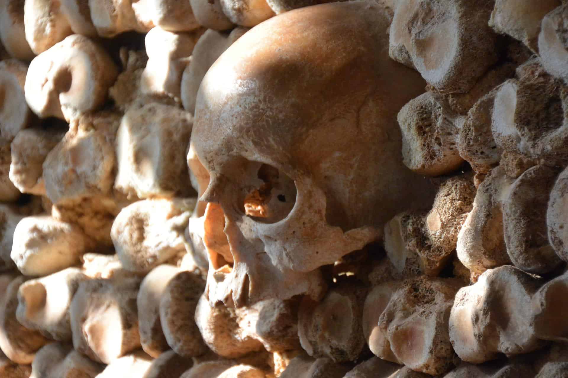 La aterradora capilla de los huesos - Faro, Portugal