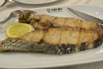 ポルトガルのオリョンにあるレストラン、O Hortaのオオニベという魚の料理