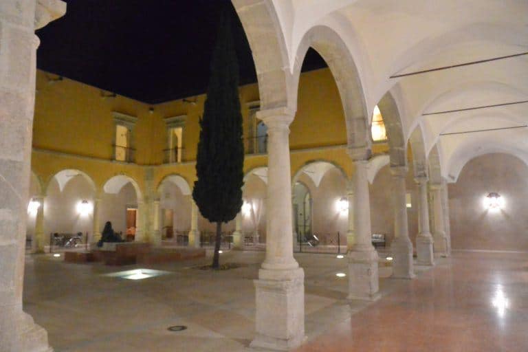Tavira, hotel – courtyard, Feb.2017 (Tavira)