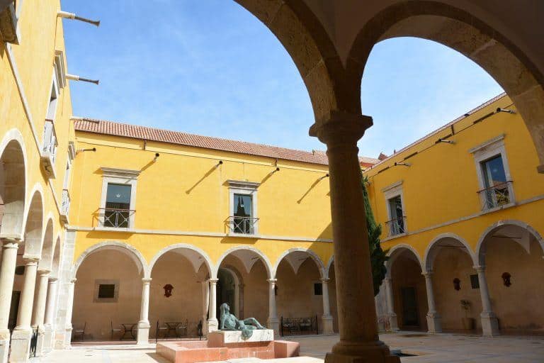 Tavira, hotel – courtyard (daytime), Feb.2017 (Tavira)