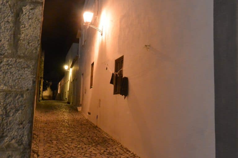 Tavira at night – quiet street, Feb.2017 (Tavira)