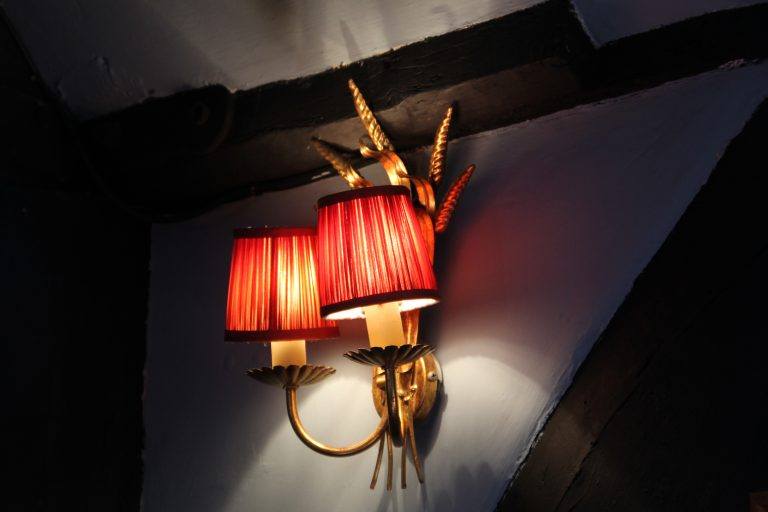 Winchester, restaurant – lamp, Mar.2017 (Winchester)
