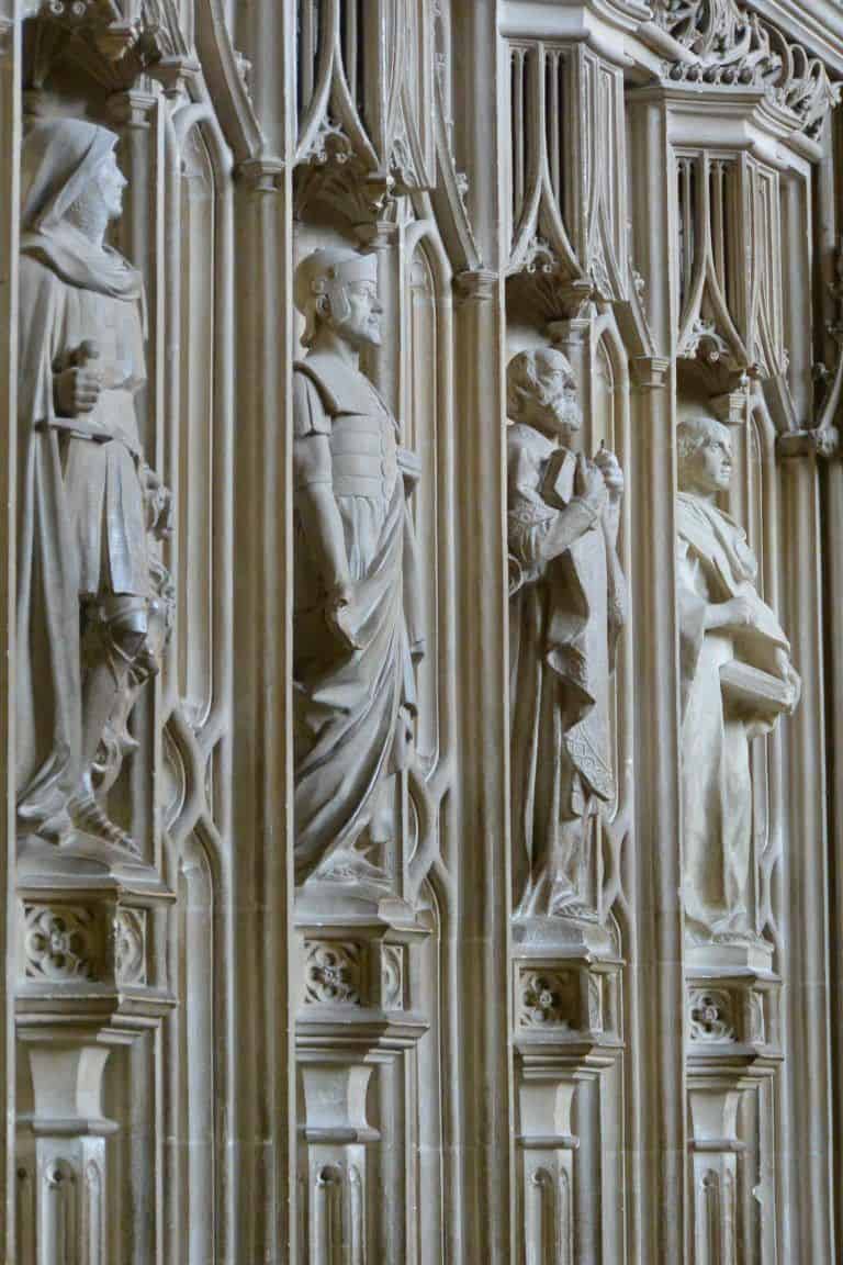 Winchester, cathedral – statue, Mar.2017 (Winchester)