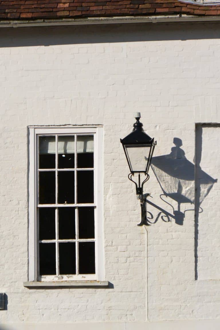 Winchester – shadow of the lamp, Mar.2017 (Winchester)