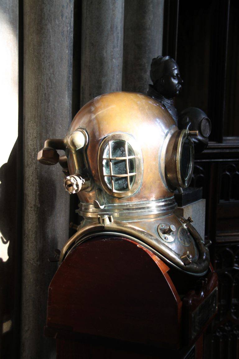 Winchester, cathedral – diving suit, Mar.2017 (Winchester)