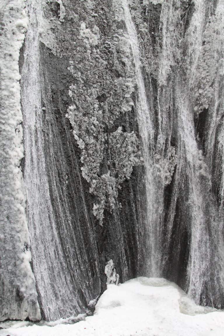 Fukuroda, the waterfall – detail of the frozen waterfall 3, Dec.2017 (Ibaraki)
