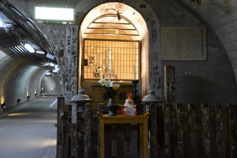 Fukuroda, the waterfall – shrine in the tunnel, Dec.2017 (Ibaraki)