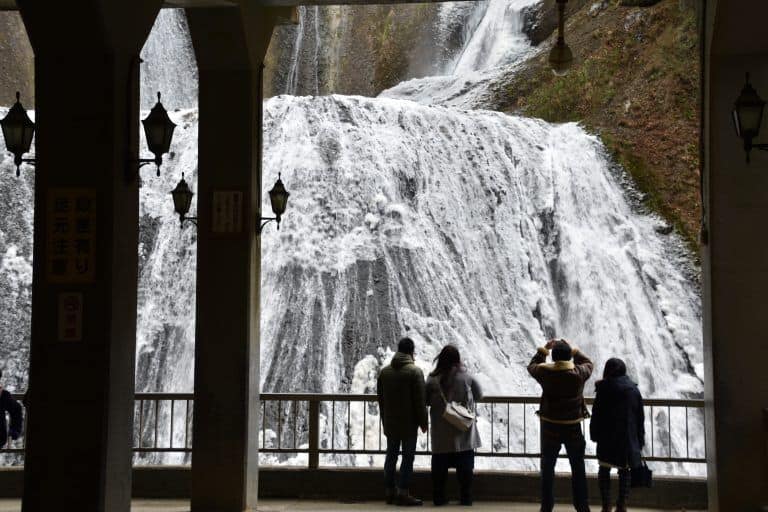 Fukuroda, the waterfall – people and waterfall, Dec.2017 (Ibaraki)