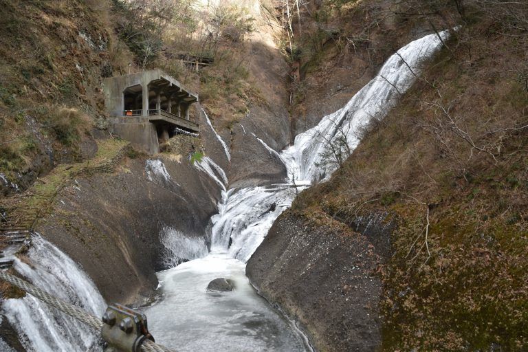 Fukuroda, the waterfall – view from the bridge, Dec.2017 (Ibaraki)