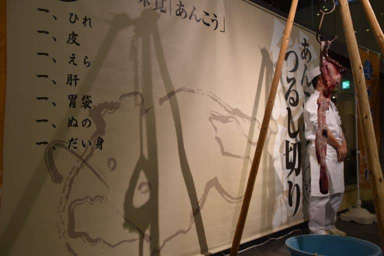 Ibaraki, cutting the monkfish show – shadows, Dec.2017 (Ibaraki)