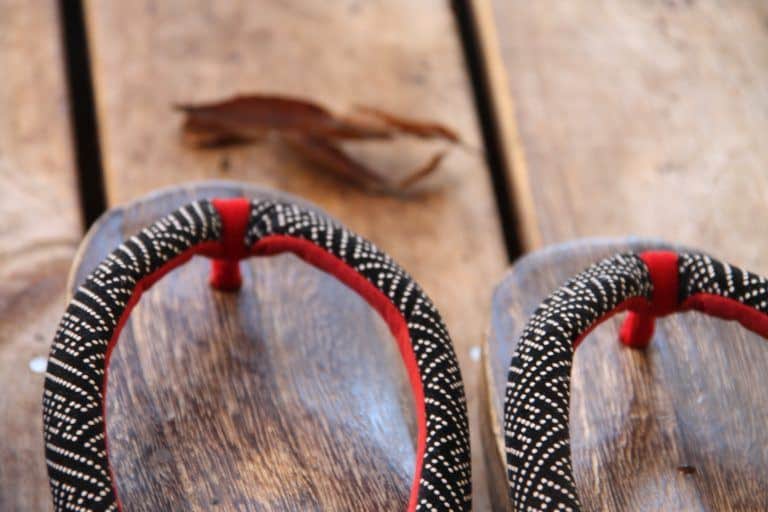 Fukuroda, Omode Romankan – close up of Japanese sandals, Dec.2017 (Ibaraki)