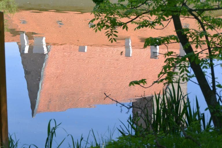 Telč – reflection of the roof, May 2017 (Telč)