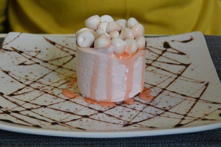 Bristol, Al Bacio restaurant – meringue cake, Aug.2017 (Bristol)