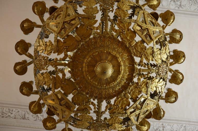 Hermitage – detail of the lamp, Aug.2017 (Saint Petersburg)