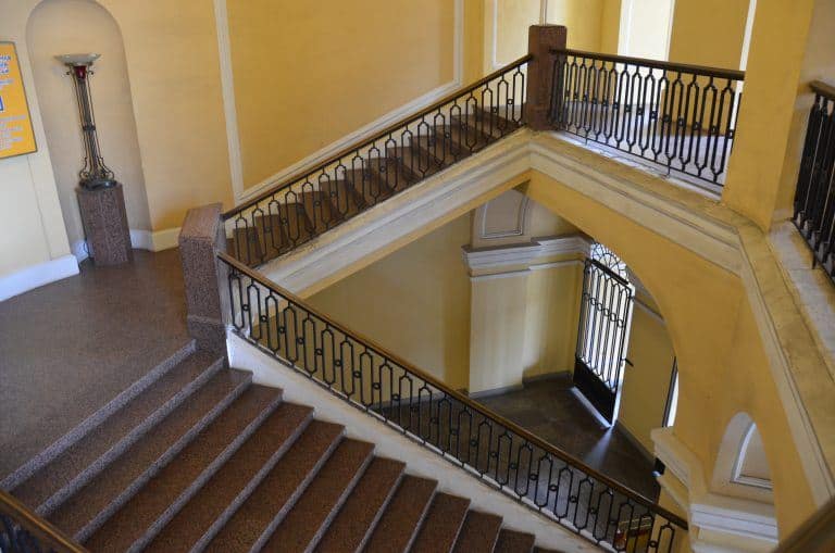 Saint Petersburg – staircase of Gostiny Dvor 1, Aug.2017 (Saint Petersburg)