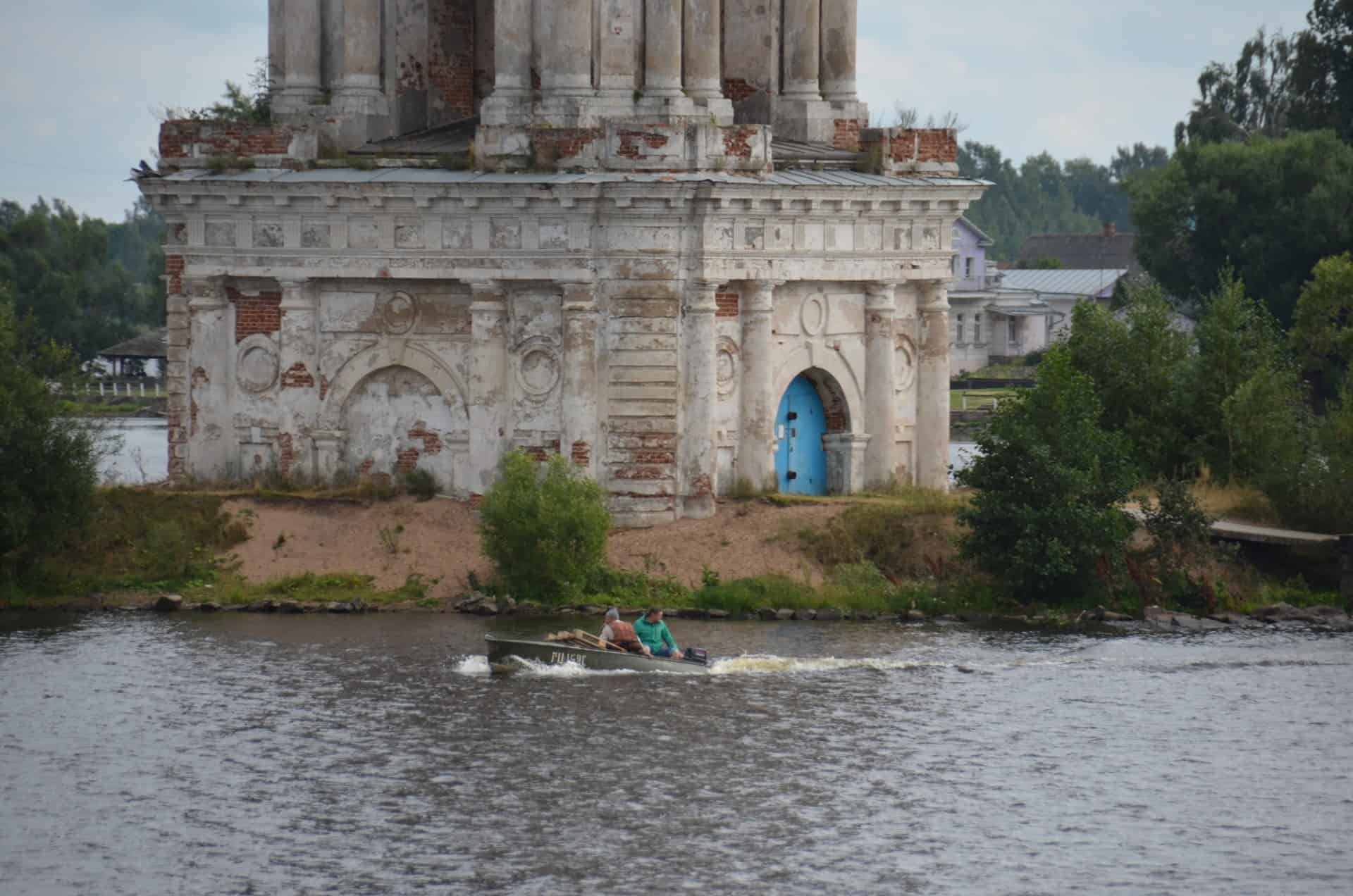 El campanario de Kalyaziny y el canal de Moscow Miranda Loves Travelling