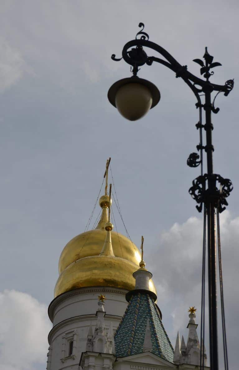 Moscow Kremlin – lamp and dome, Aug.2017 (Moscow)