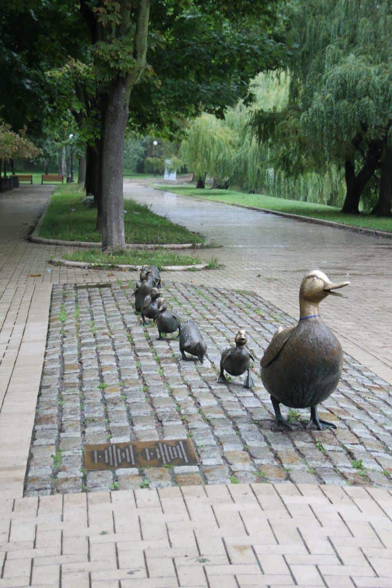 Moscow – statue of ducks, Aug.2017 (Moscow)