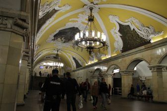 モスクワの地下鉄ーベロルースカヤ駅の内装 2017年8月