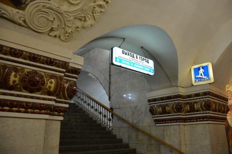 Moscow metro – towards the exit at Kievskaya, Aug.2017 (Moscow)